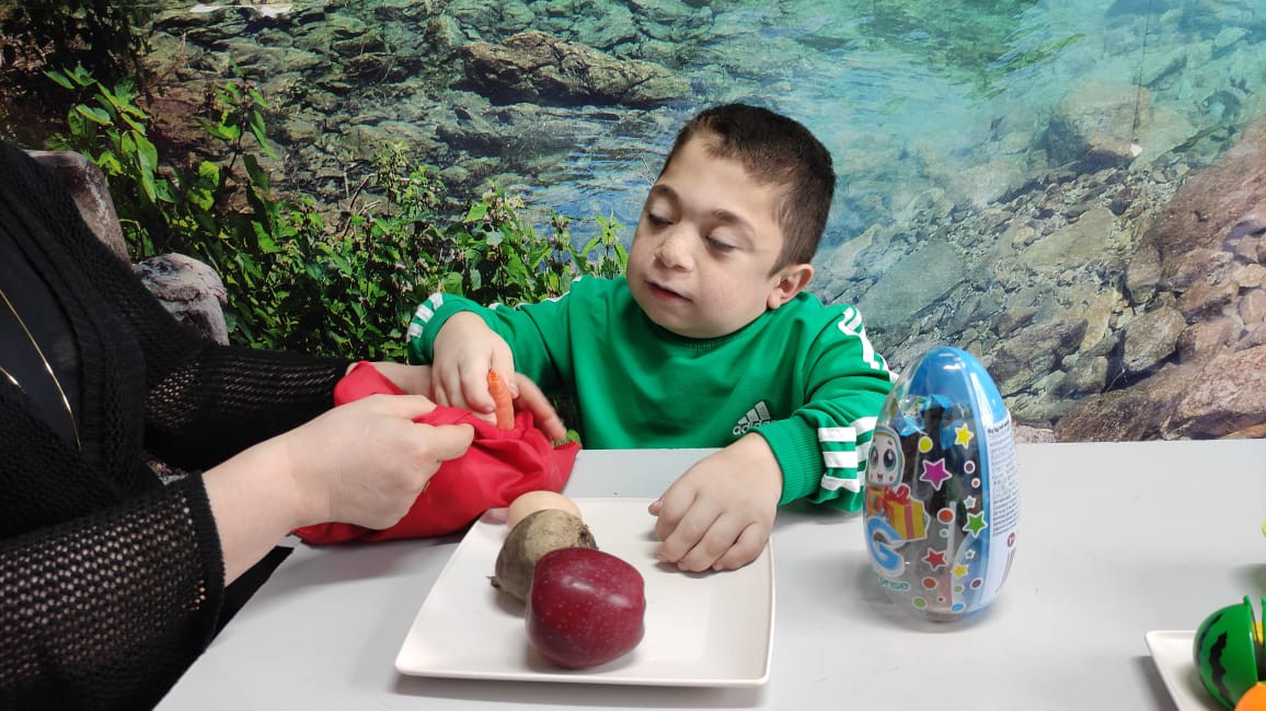 Проведение коррекционного занятия на тренировку тактильных ощущений